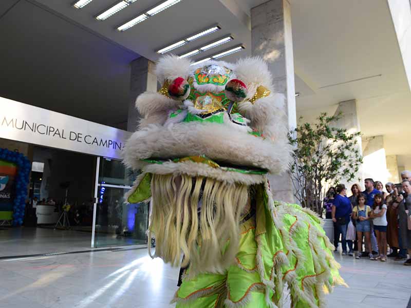 ...e a chinesa Dança do Leão