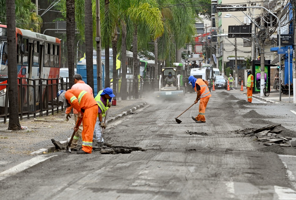 Serão recapeados 700 metros de extensão da via