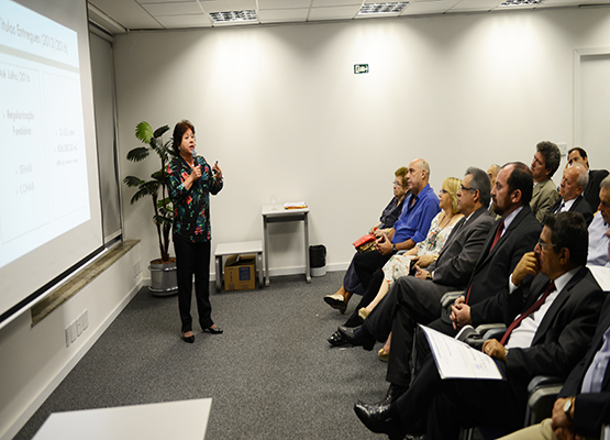 Ana Maria Minniti Amoroso durante encontro