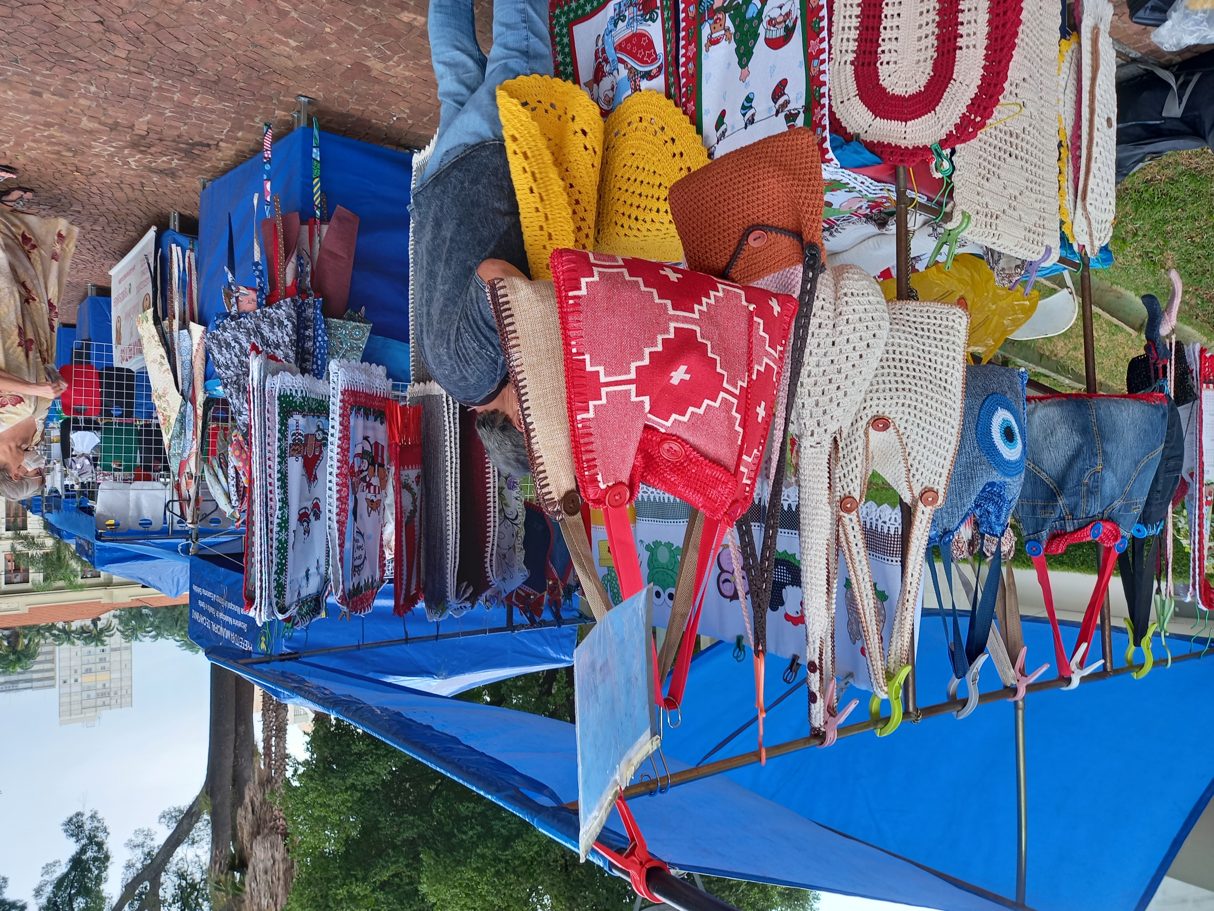 Com boas opções de produtos artesanais e de alimentação, feiras descentralizadas avançam pela cidade