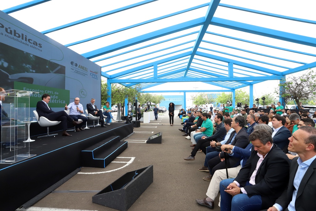 Dário Saadi durante painel "Políticas Públicas para Fomentar a Mobilidade Elétrica"