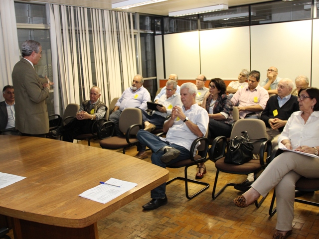Membros do CMDU assistem à apresentação
