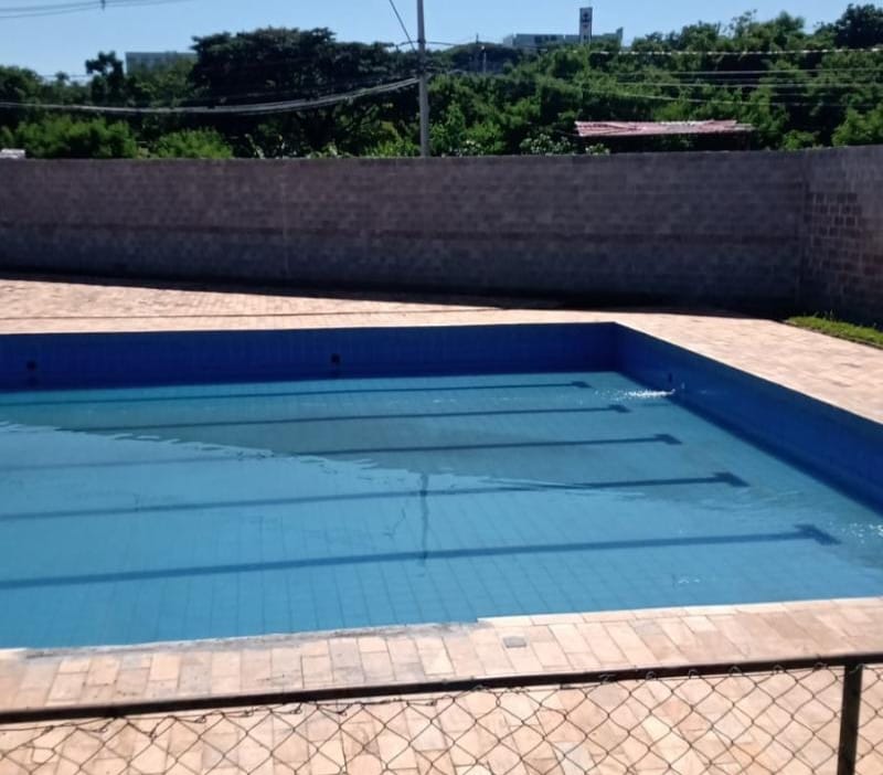 Piscina tem 12m x 25m