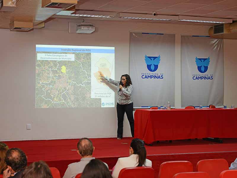 Arquiteta Érica Pacheco, coordenadora da equipe do PIDS no Planejamento, apresentou o projeto