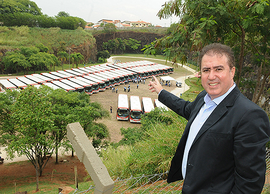 Jonas participou da entrega dos 60 ônibus