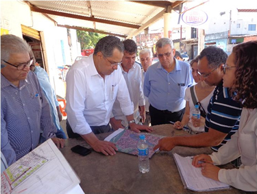 Secretário de Habitação, Samuel Rossilho, em visita no Distrito do Campo Grande