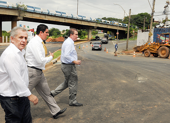 Jonas vistoria as obras