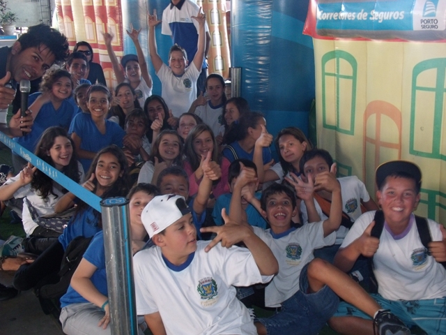 Criançada demonstra interesse