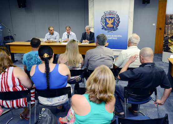 Prefeito faz o anúncio