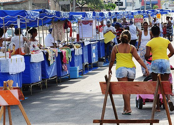 Moradores da região chegaram cedo para conhecer a feira