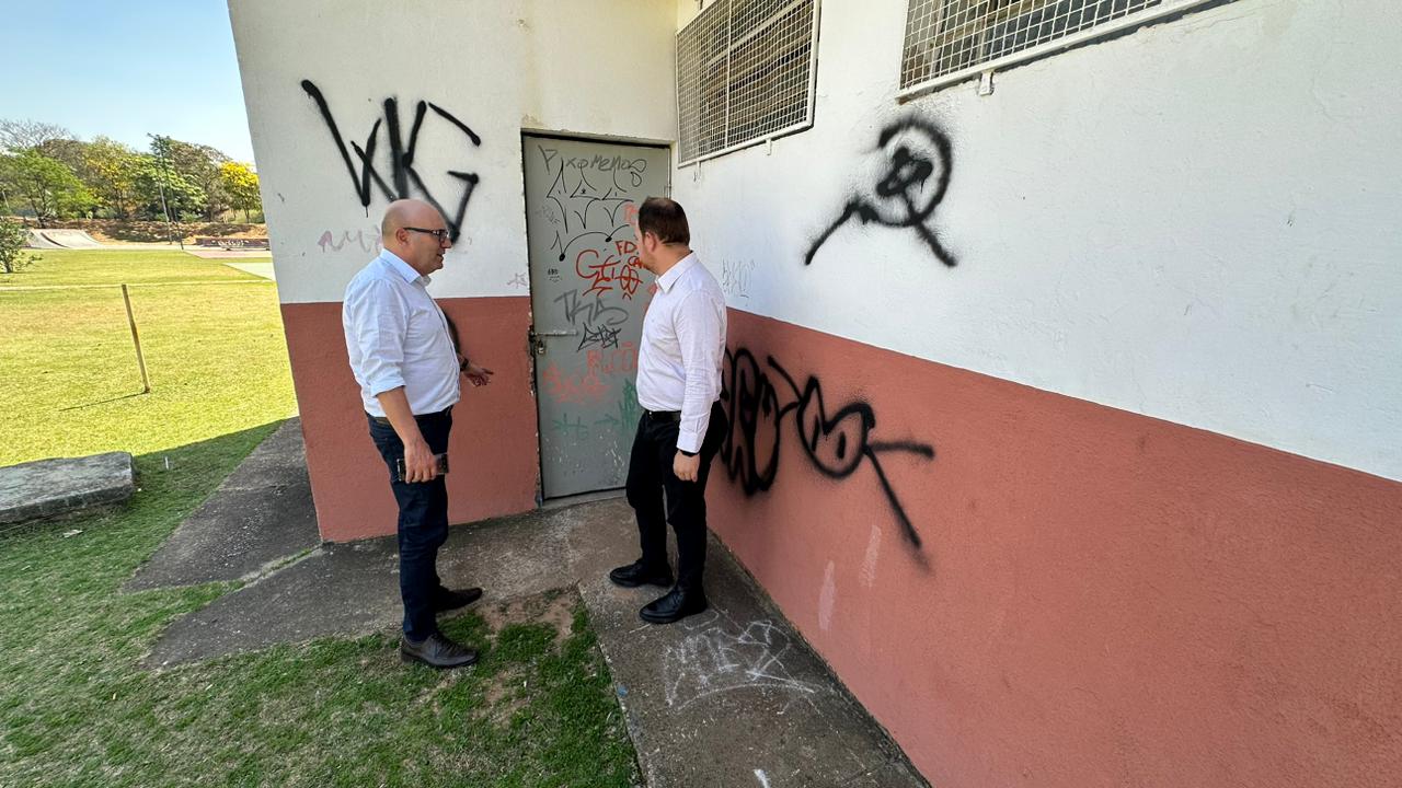 Na quarta-feira, prefeito Dário Saadi e o secretário Christiano Biggi estiveram no Taquaral avaliando os atos de vandalismo