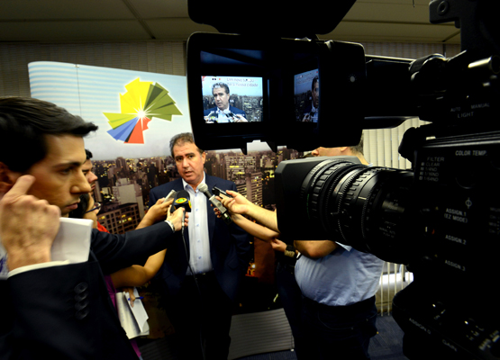 Jonas fala à imprensa