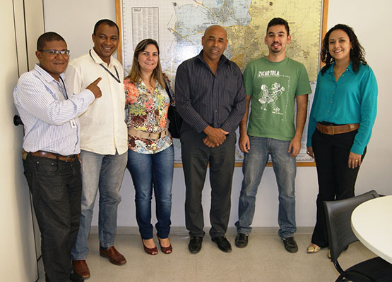 Canário, sua equipe de trabalho e a técnica da Senaes, Sherida Freitas