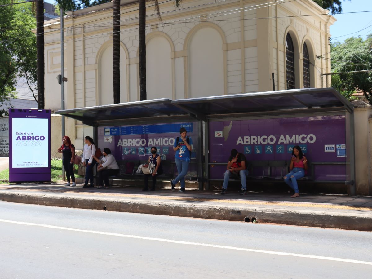 Avenida Moraes Salles em frente à Escola Estadual Francisco Glicério