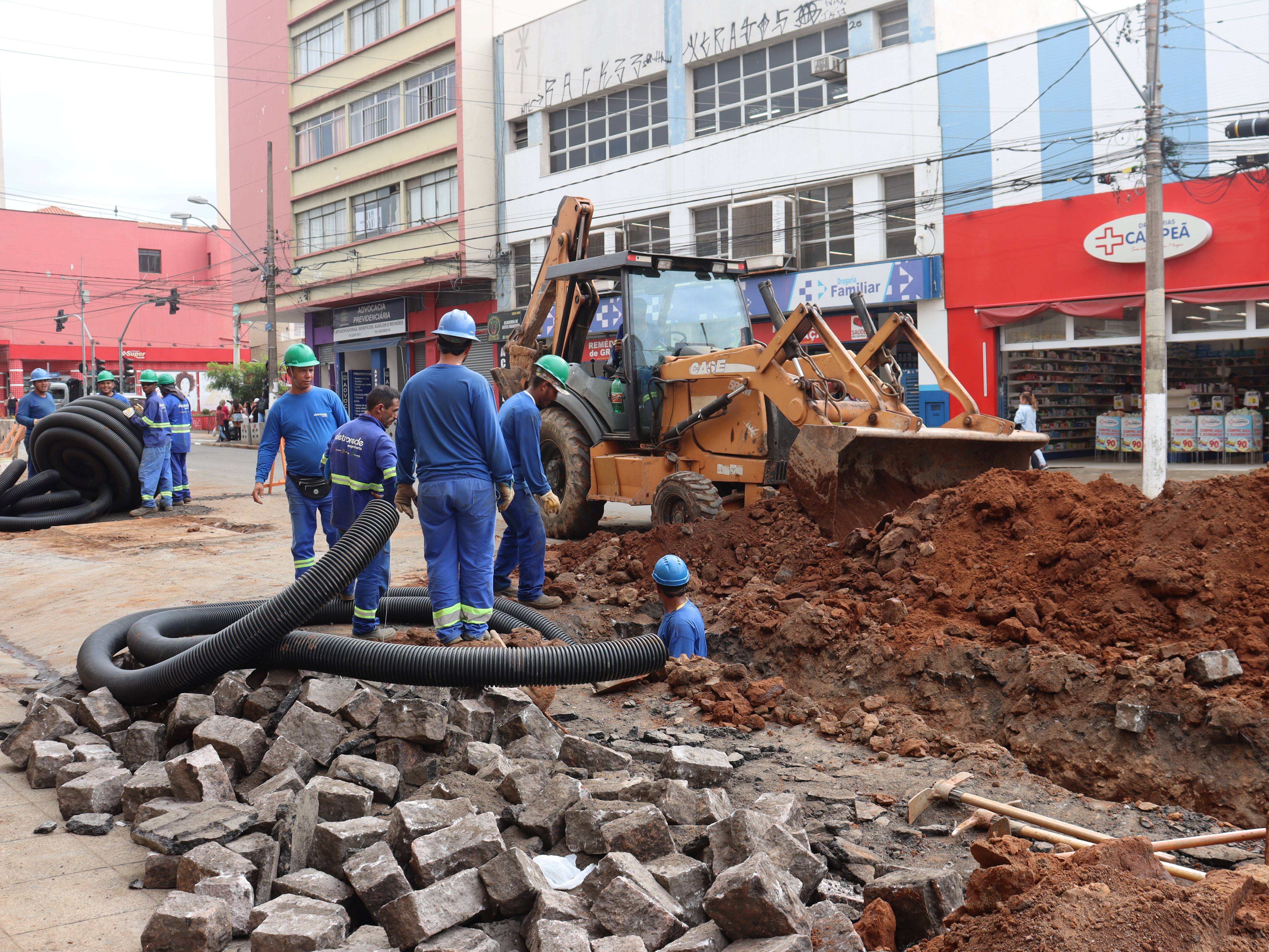 Obras de revitalização da avenida começaram em janeiro deste ano