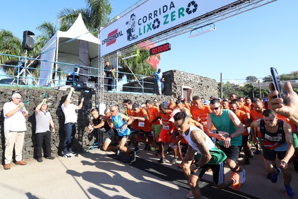 Atletas percorreram 6 km do percurso na área externa da Praça Arautos da Paz e Parque Portugal