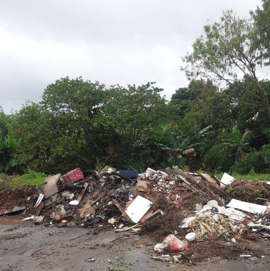 Equipes também fazem retirada de descarte irregular