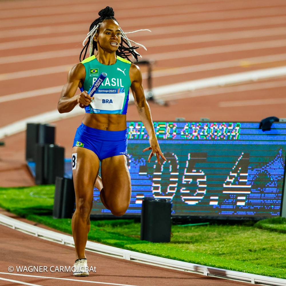 Tiffani: prata no revezamento 4 x 400 misto e bronze nos 4 x 400 feminino