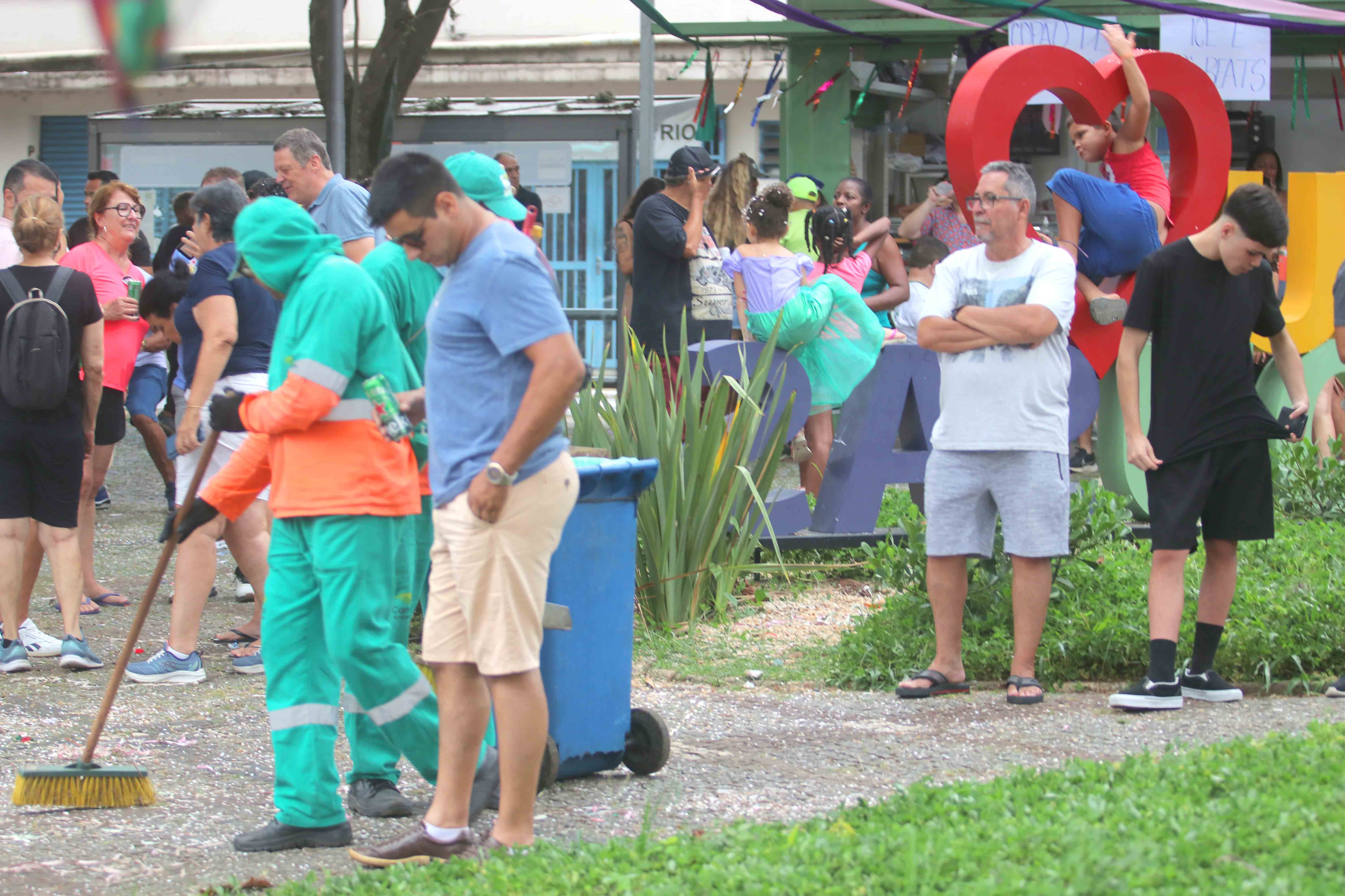 Equipes de limpeza urbana farão varrição em todos os locais de Carnaval