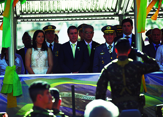Representantes do Exército também participam do desfile do Dia da Independência