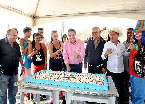 Prefeito ganhou bolo de aniversário