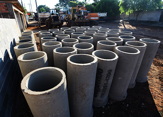 Tubulação e maquinário que serão empregados na obra