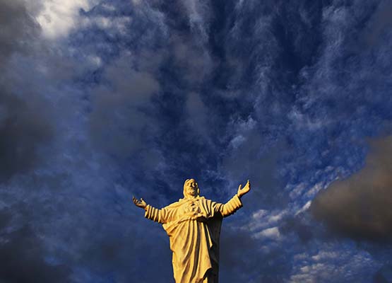 Escultura em frente ao Cemitério dos Amarais