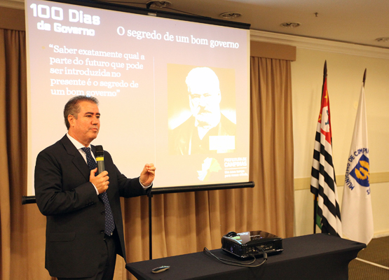 Prefeito mostra realizações na edição local do Olho por Olho