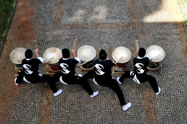 Apresentação durante o evento do Sino da Paz, em Campinas