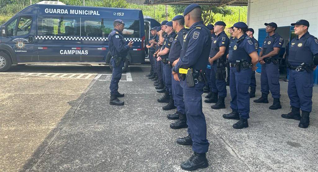 Nova equipe se dirigiu hoje para São Sebastião para substituir última turma