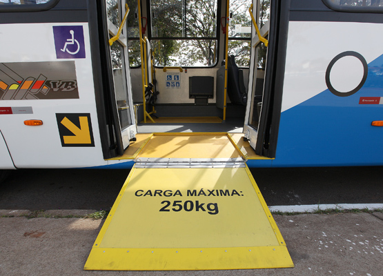 Rampa permite acesso de pessoas com mobilidade reduzida