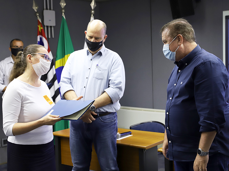 Entrega simbólica na Sala Azul