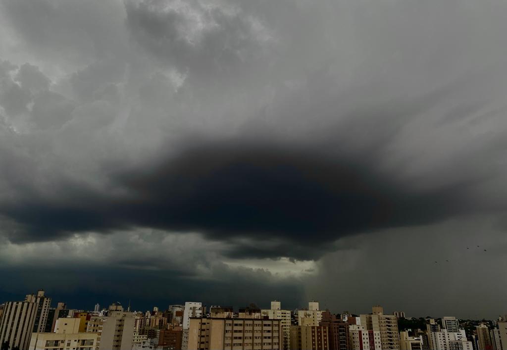 Previsão para esta segunda-feira é de mais chuvas