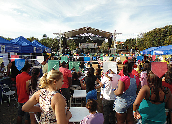 Público participa da festa