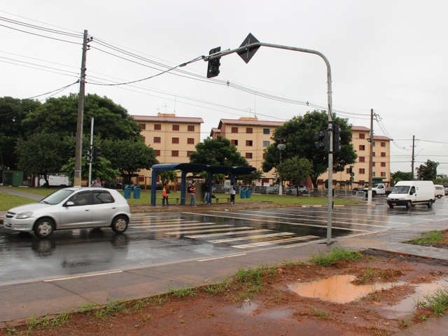 Faixas receberam refletores com iluminação LED (diodo emissor de luz), que permitem aos motoristas visualizar melhor as travessias