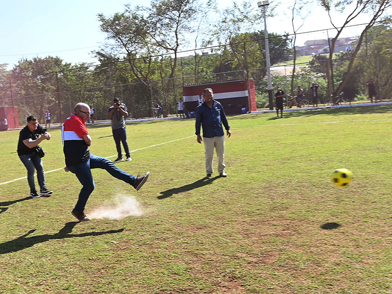 Dário "inaugura" gramado no Shangai