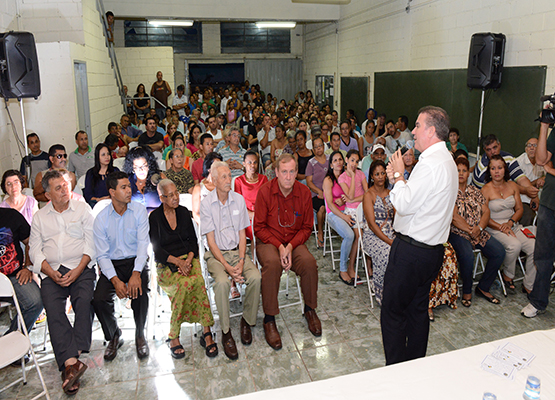 Prefeito discursa durante o evento