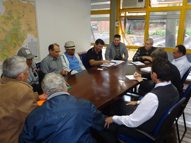 Reunião entre representantes do Campina Grande na sede da Cohab