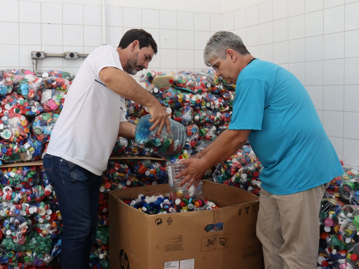 Os colaboradores da Emdec, Carlos Lemos (esq.) e Claudinei Fernandes