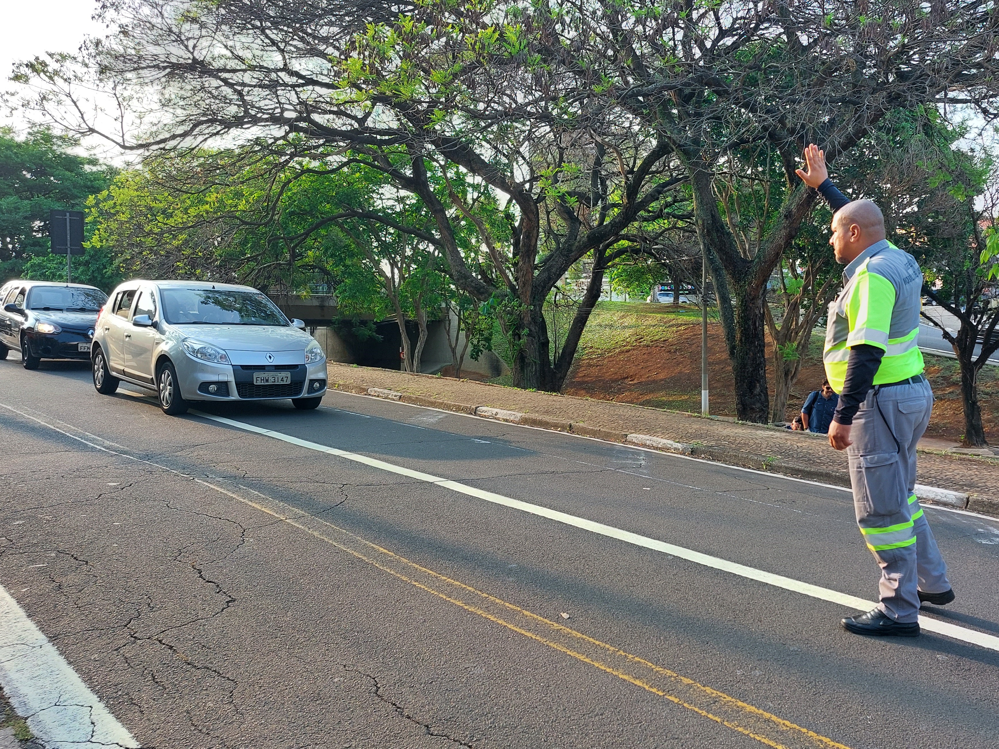 Cinco agentes da Mobilidade Urbana atuarão por turno nos dois dias do vestibular em esquema operacional para orientar motoristas sobre os desvios indicados