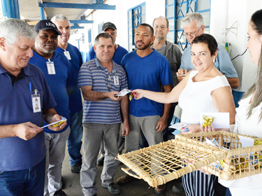 Cohab homenageia pais funcionários