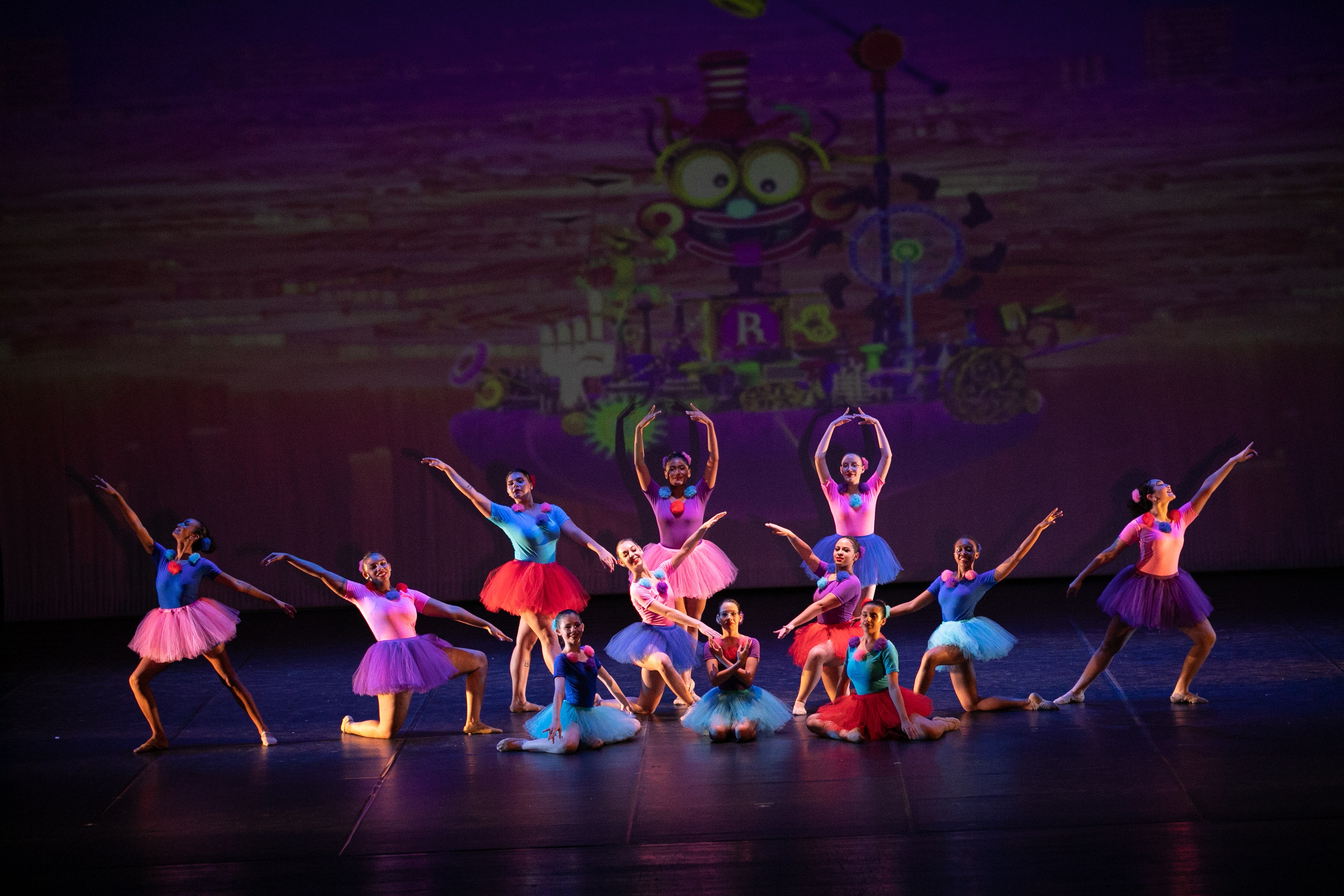 Aulas gratuitas de balé clássico do Instituto Arnea