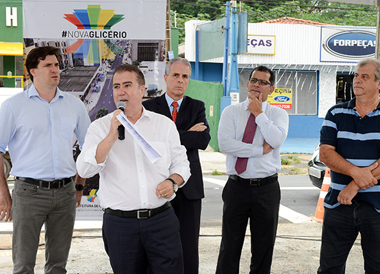 Jonas fala na cerimônia de entrega da obra