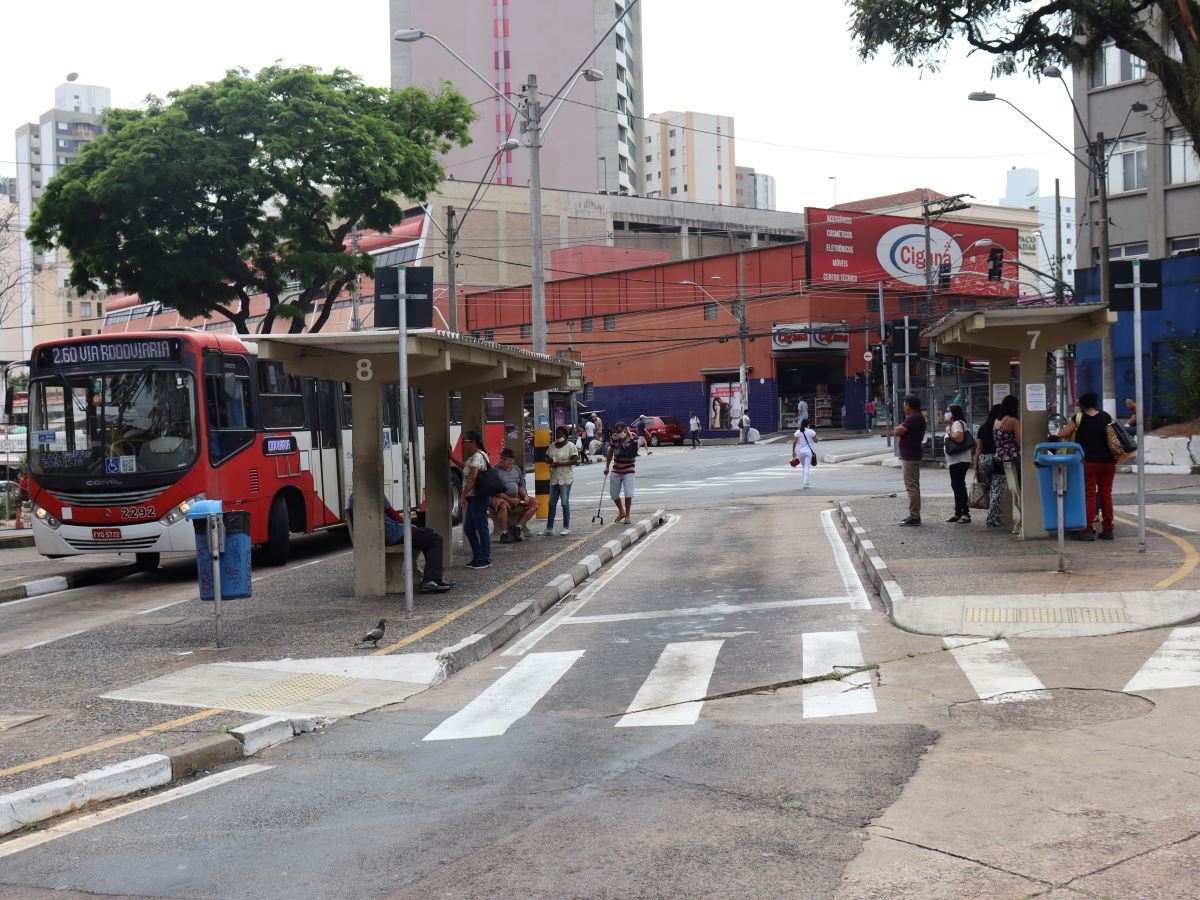 No Terminal Mercado, no banheiro masculino entregue há duas semanas foram arrancados sifões e dois vasos sanitários