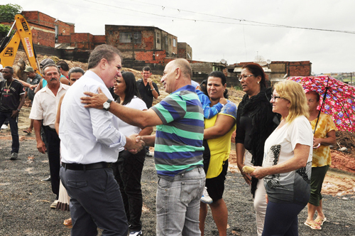 Prefeito conversa com moradores