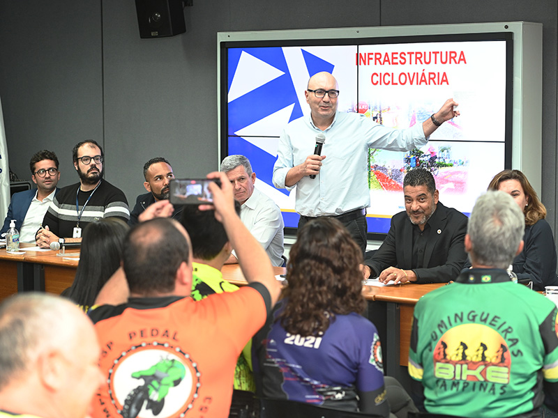 Prefeito celebrou a ampliação dos trajetos seguros