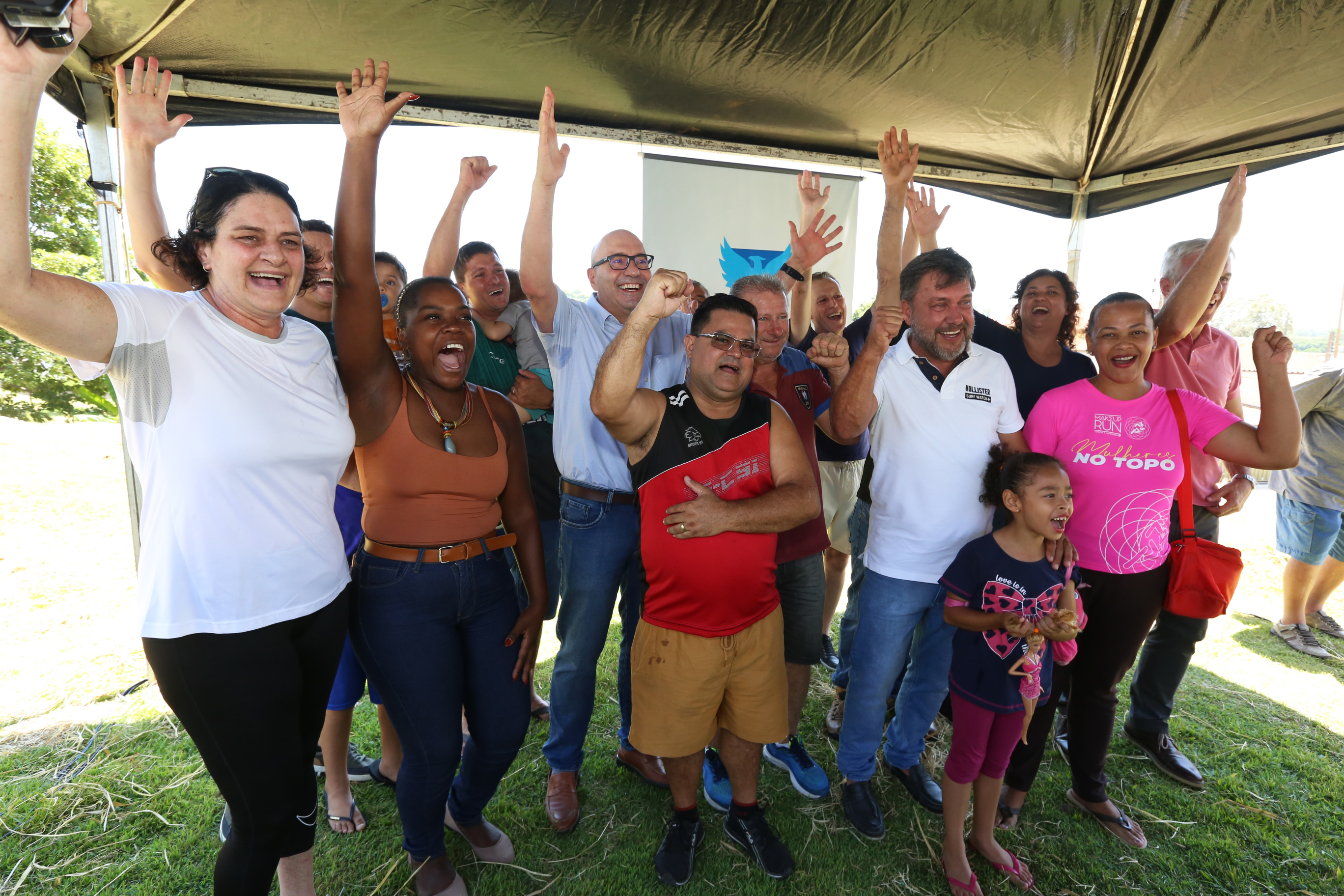 Comunidade comemorou entrega da obra