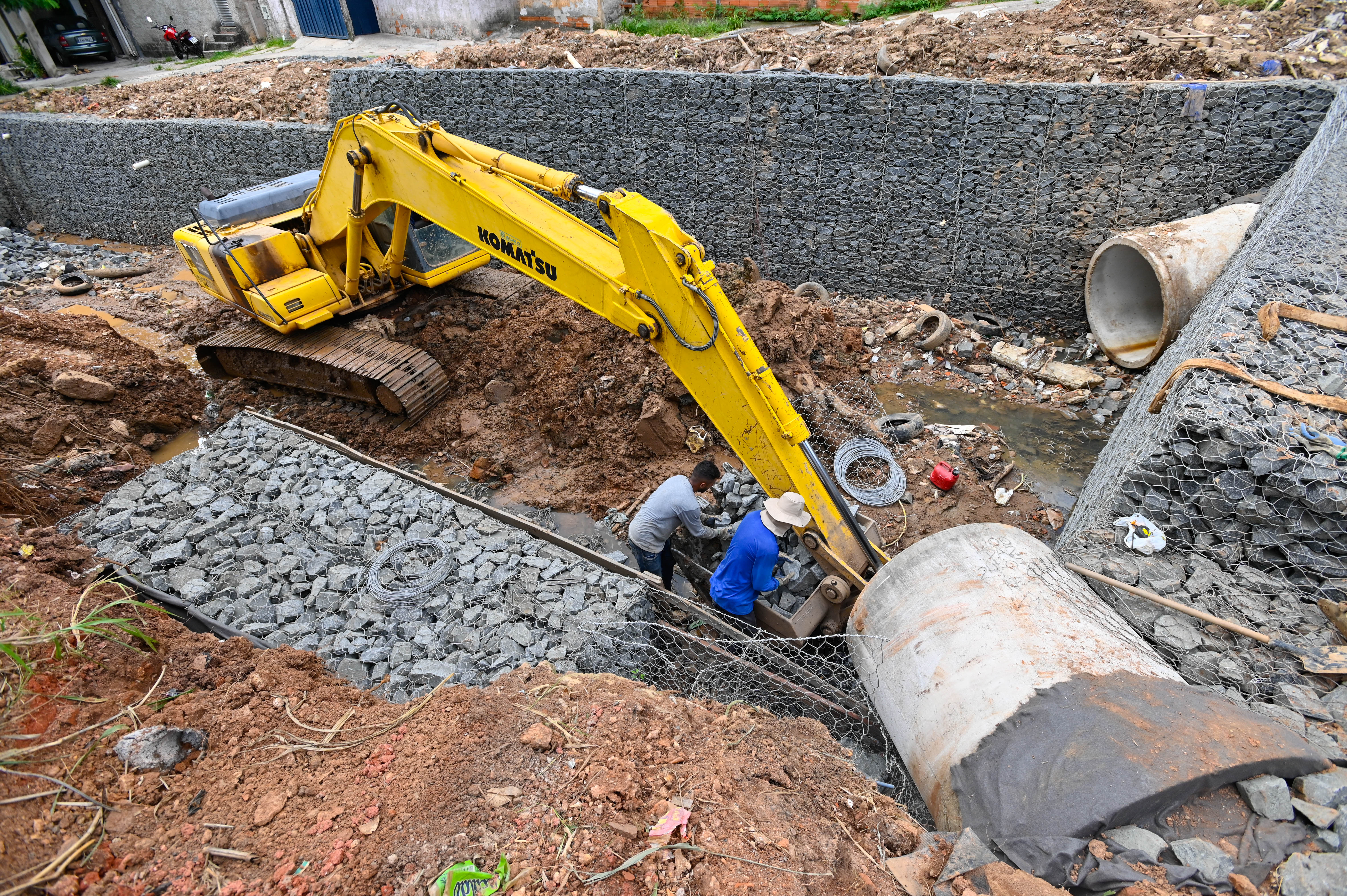 Construção de muro de gabião no Jardim São Fernando: recursos do IPTU ficam no município