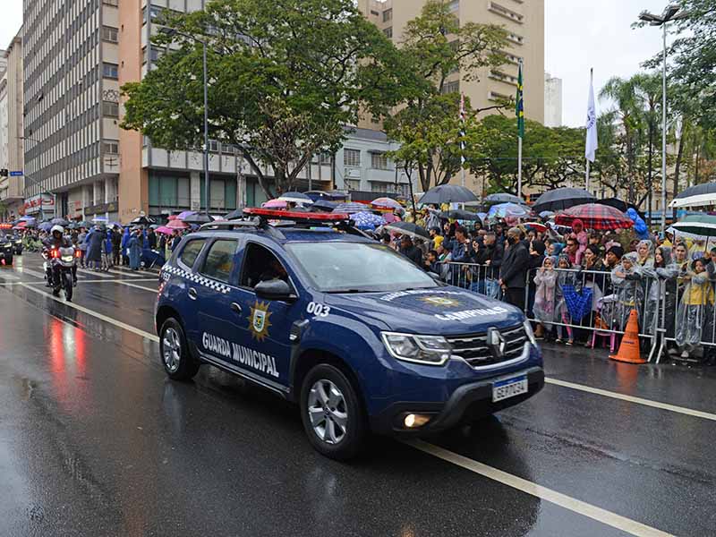 Desfile teve participação de 5.200 integrantes