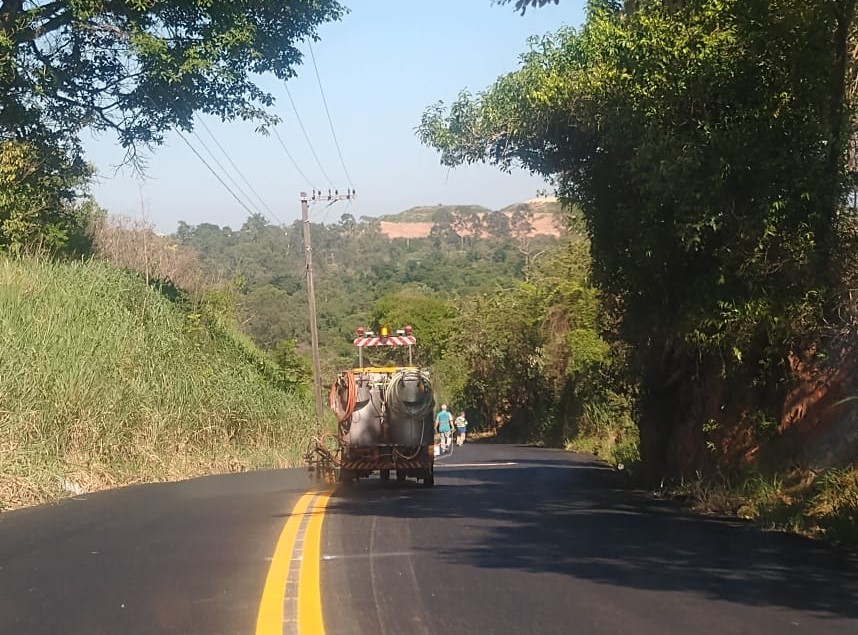 Estrada do Mão Branca: novo pavimento em trecho de quase 3 quilômetros